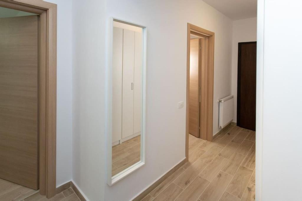 Amazing Apartament With Garden Bucharest Airport Self Check-In!! Otopeni Buitenkant foto