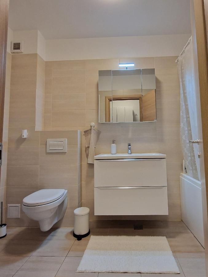 Amazing Apartament With Garden Bucharest Airport Self Check-In!! Otopeni Buitenkant foto