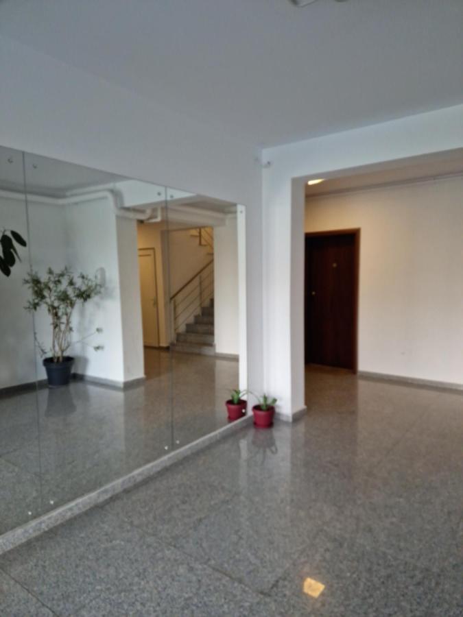 Amazing Apartament With Garden Bucharest Airport Self Check-In!! Otopeni Buitenkant foto